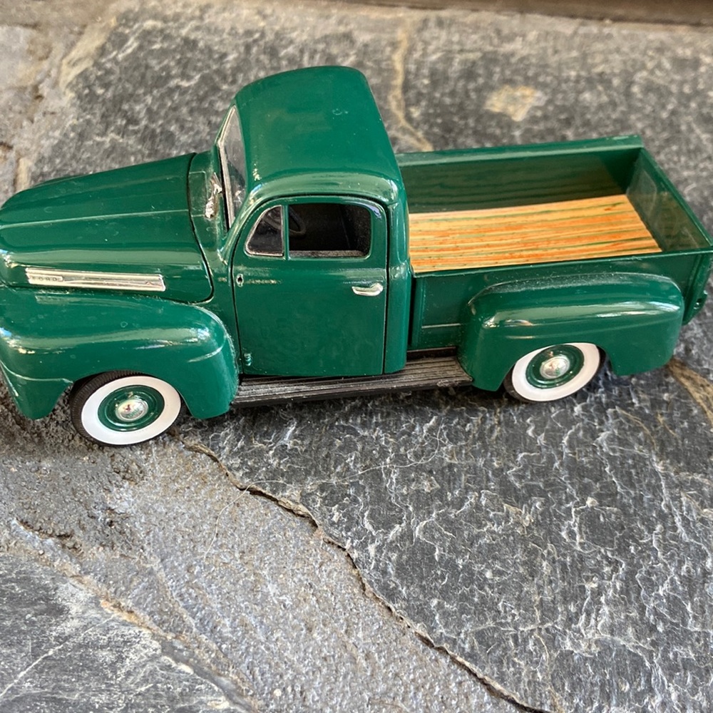 Beautiful green Ford 1948 collectible truck